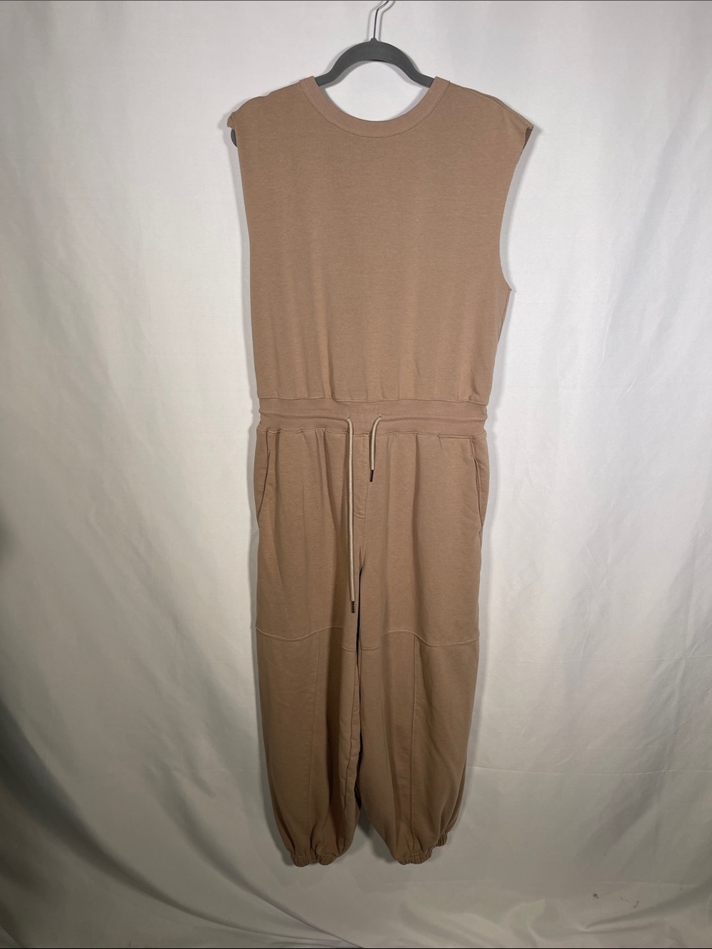 ENTRO WOMENS BOUTIQUE ONE PIECE JUMPSUIT TAN SMALL OPEN BACK SLEEVELESS